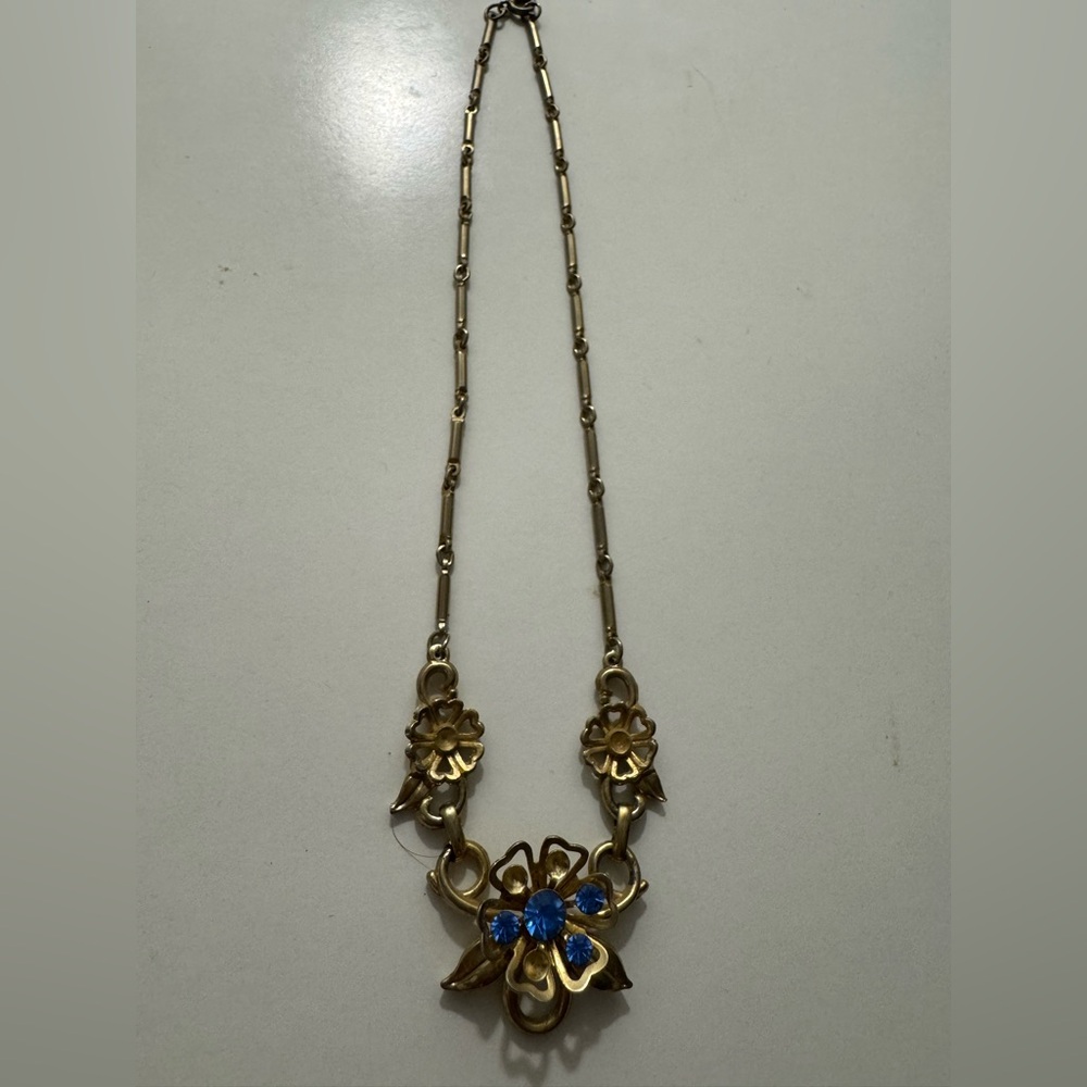 Vintage Coro Gold Toned Flower Rhinestone Necklace *READ*